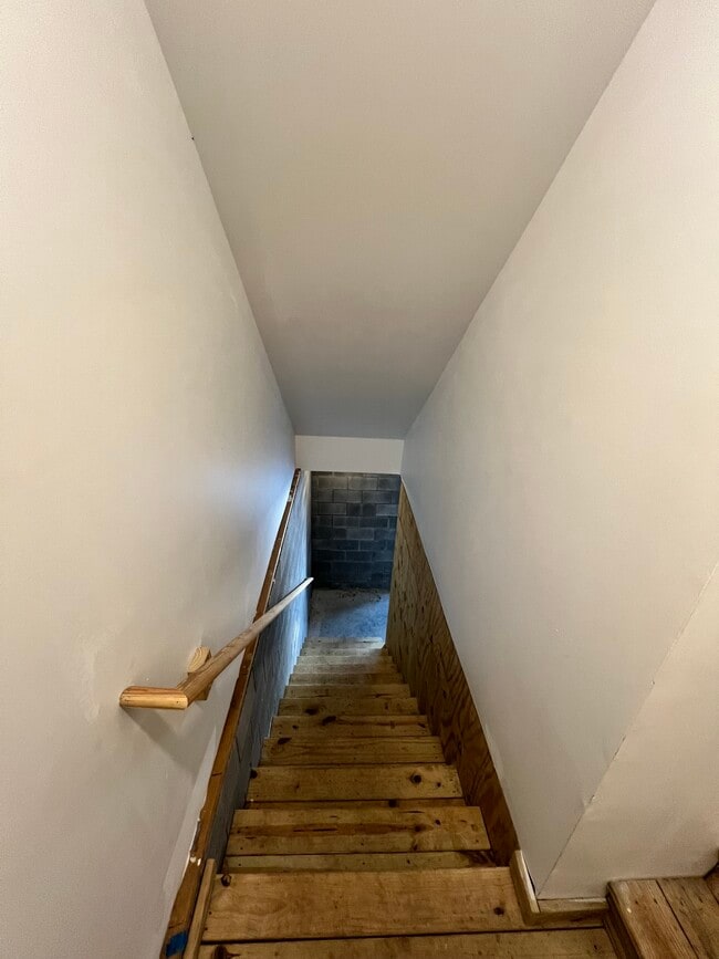 Building Photo - 575 McLernon Trce