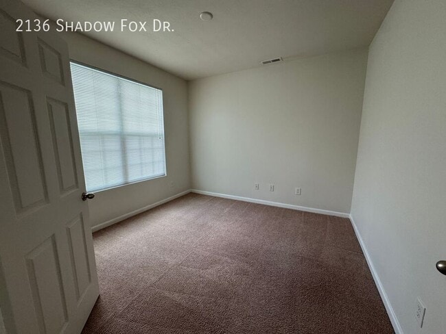Building Photo - 2136 Shadow Fox Dr