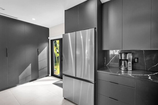 Building Photo - 400 NW 45th St