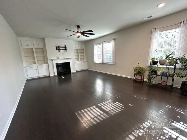 Building Photo - 1004 Whipcord Dr