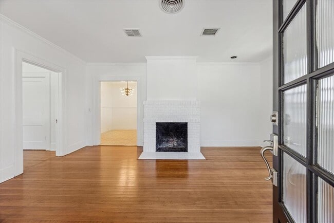 Building Photo - 3300 Harris Park Ave