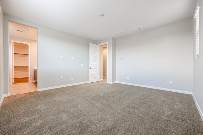 Building Photo - Available August 7th! Gated Community 4 Bedroom 3 Bathroom Home!