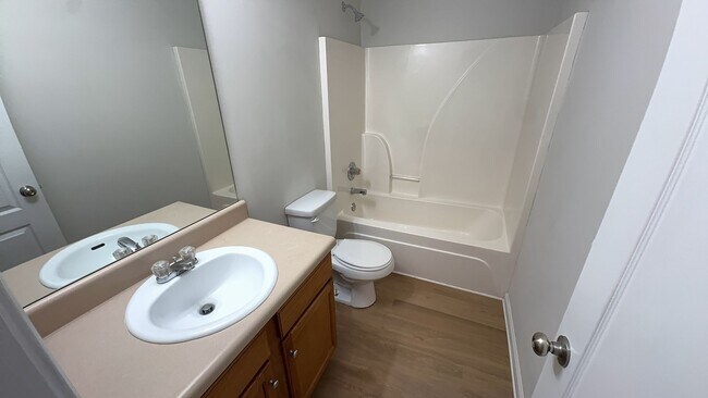 Building Photo - BRIDGEWATER HOME! LEASING FOR NOW OR AUGUST 2026! 1/2 Off Deposit!