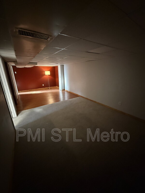 Building Photo - 3900 Randhall Dr