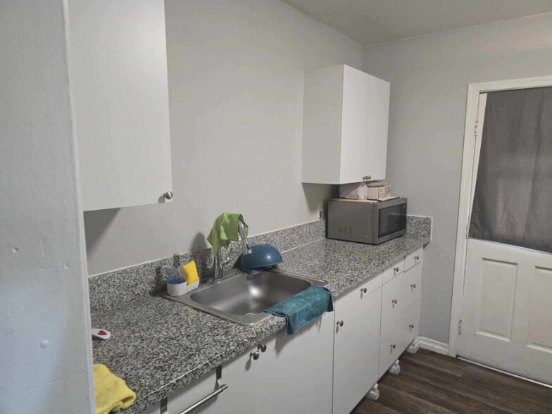 Building Photo - 9572 Maureen Dr