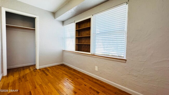 Building Photo - 921 N Wild Olive Ave