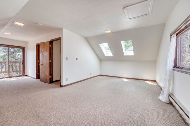 Building Photo - 305 N Chipmunk Cir