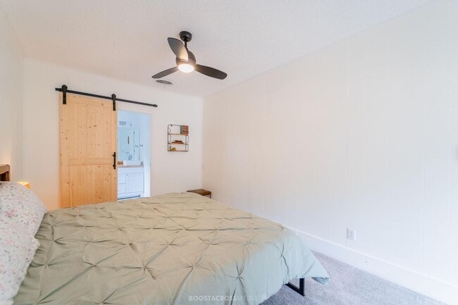 Building Photo - ADORABLE 3 bedroom!