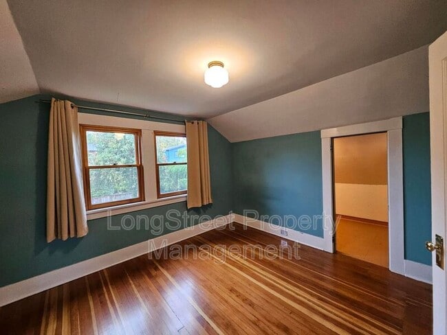 Building Photo - 636 N Shaver St