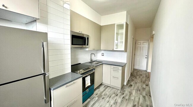 Building Photo - 68-52 76th St