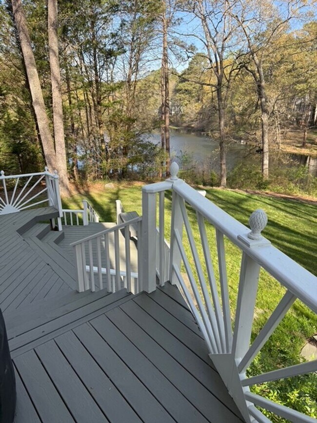 Building Photo - Large 4 Bedroom/2.5 Bathroom Home in Bon Air ***Available Early/Mid April***