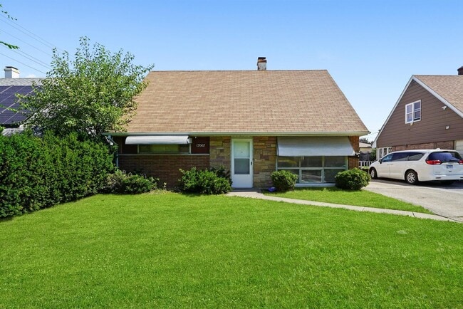 Primary Photo - 17007 Oakwood Ave