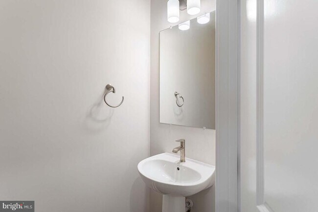 Building Photo - 231 MATILDA