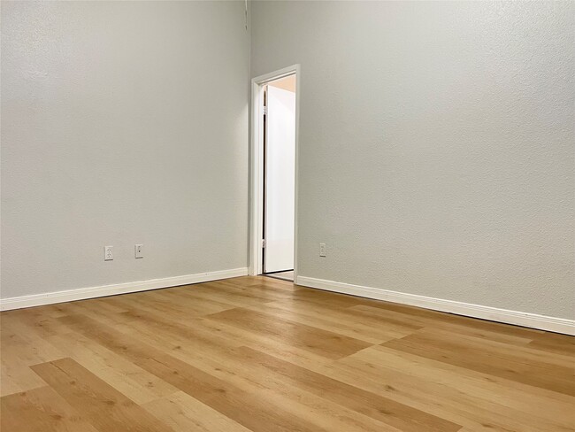 Building Photo - 21414 Park Run Dr