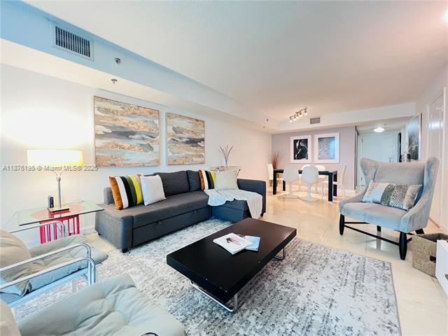 Building Photo - 1200 Brickell Bay Dr