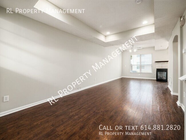 Building Photo - Spacious 3 bedroom 2.5 bathroom condo in W...