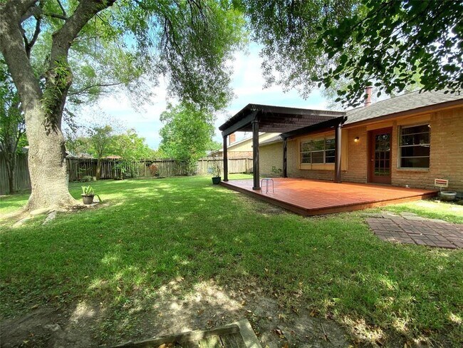 Building Photo - 747 Seamaster Dr