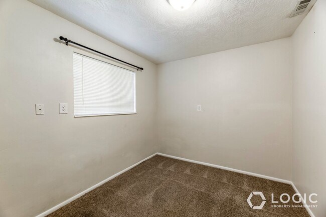 Building Photo - North Provo Duplex