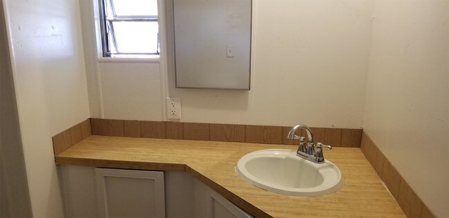 Building Photo - 680 East St