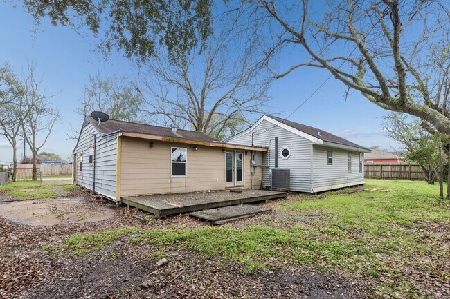 Building Photo - 2326 28th Ave N