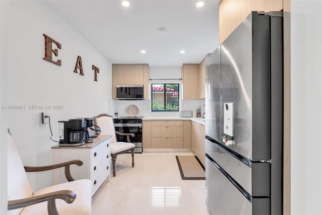 Building Photo - 231 NE 45th St