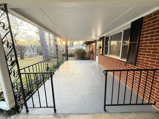 Building Photo - FOR RENT – FULLY REMODELED 4 BEDROOM | 2 BATH HOME!