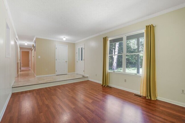Building Photo - 8170 Linda Ln