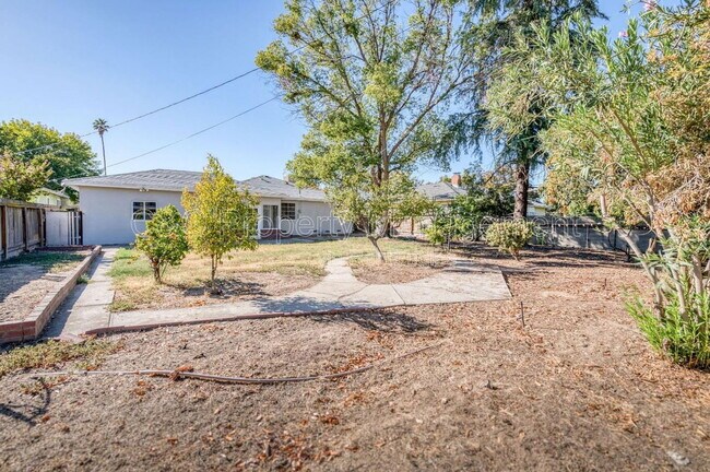 Building Photo - 3542 N Orchard St