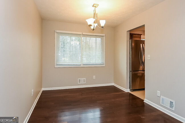Building Photo - 461 Barnsdale Dr