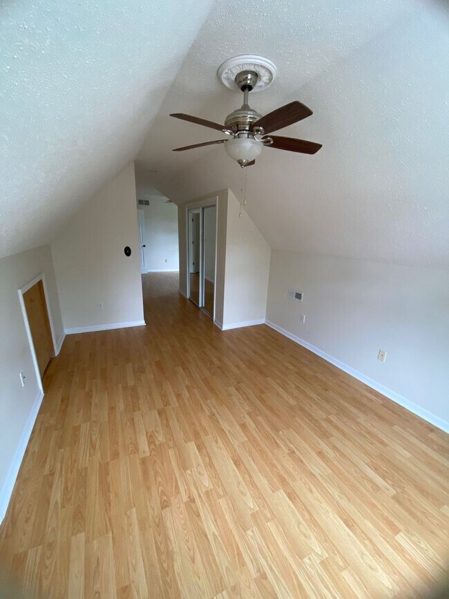 Building Photo - Gorgeous 3 Bedroom Home in South Columbia