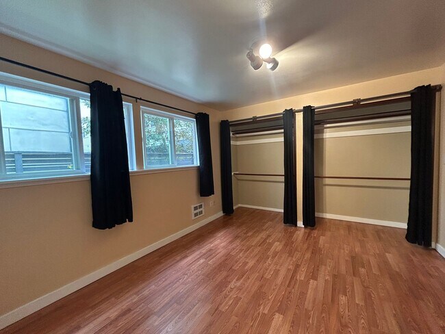 Building Photo - 80243
