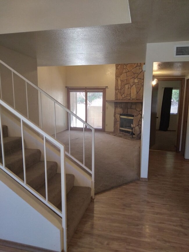 Building Photo - 937 W Madera Ln