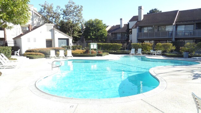 Building Photo - Remodeled, ground level, 1 bedroom, 1 bath condo in Lakeside Garden Grove Community