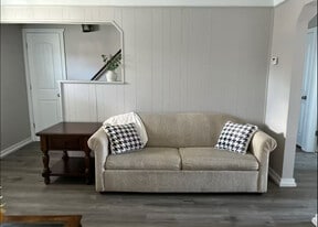 Building Photo - 326 W Bagley Rd