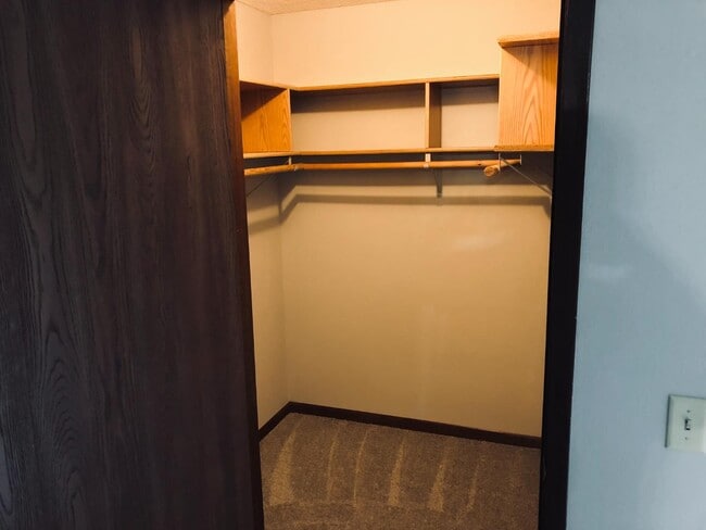 Building Photo - 469 Gibbs St S