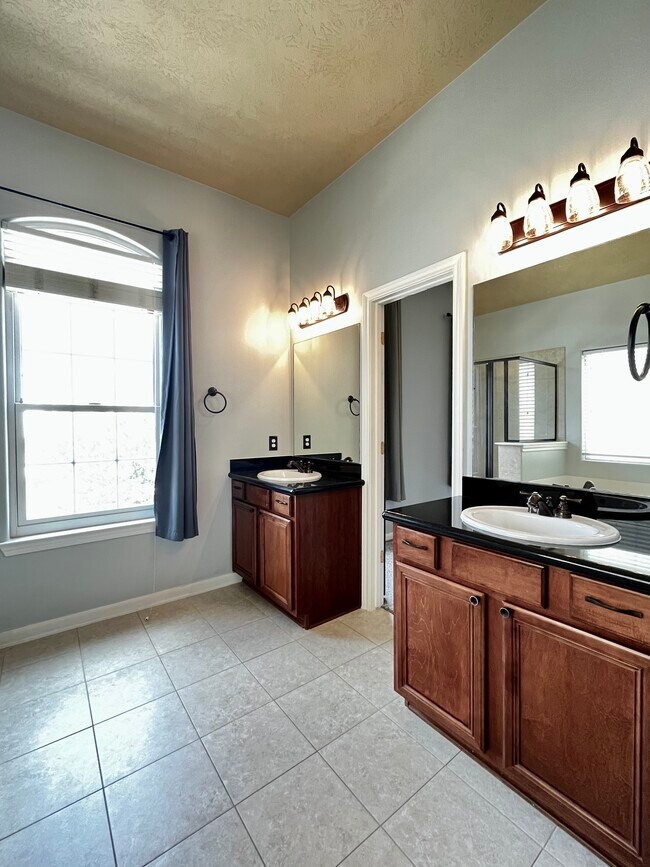 Building Photo - 1773 Aden Dr