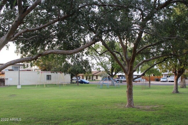 Building Photo - 2306 W Fremont Dr
