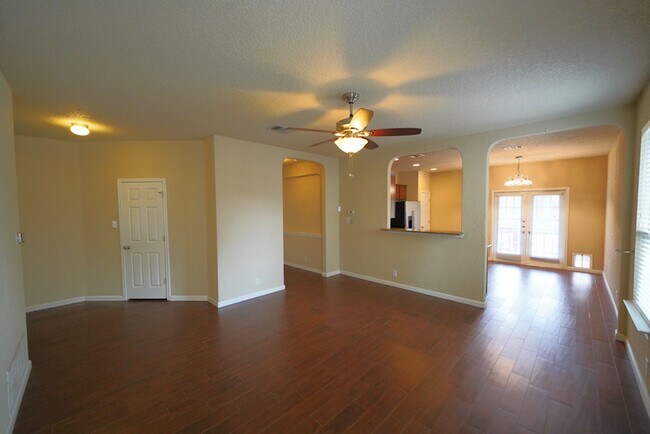 Building Photo - Beautiful One Story Home in Gated Community. Realtor Commission Offered: $500