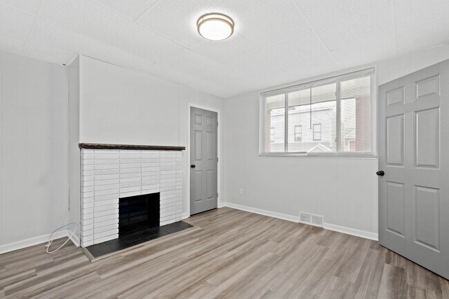 Building Photo - Stunning 3 bedroom home in Mt. Washington available August 1!