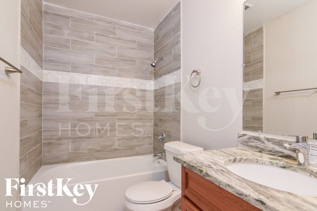 Building Photo - 500 Brenda Dr