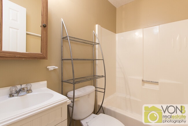 Building Photo - 4156 Clearview Dr