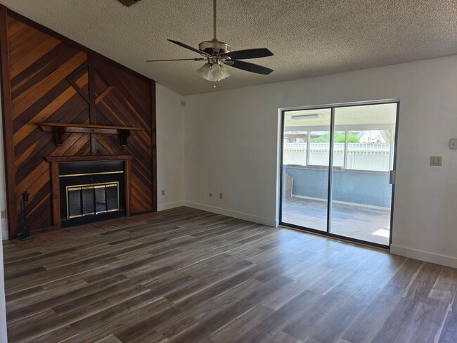 Building Photo - 1504 W Mann Ave