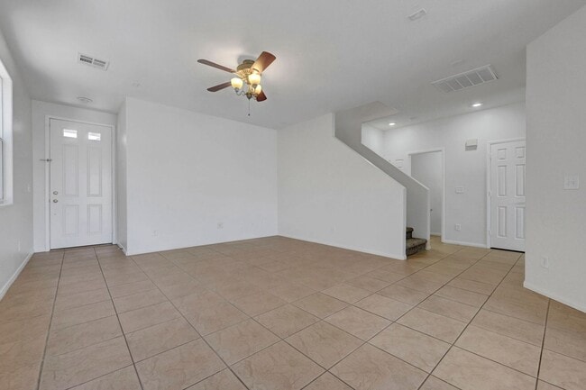 Building Photo - Adorable 2 story in the Northwest! Fresh paint and new carpet!