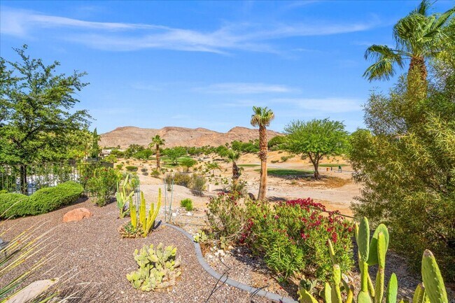 Building Photo - Stunning 5-Bedroom Home & Expansive Entertaining Areas in Red Rock Country Club
