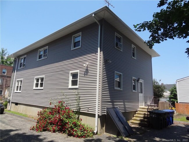 Building Photo - 64 Nash Ln