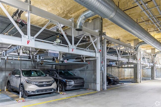 Building Photo - 525 Parkway Dr NE