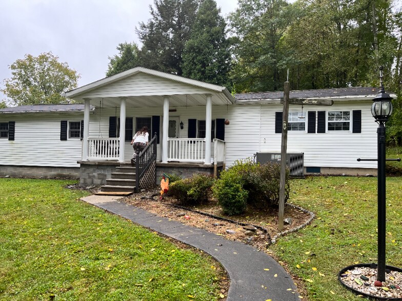 Building Photo - 2259 Hood Ave