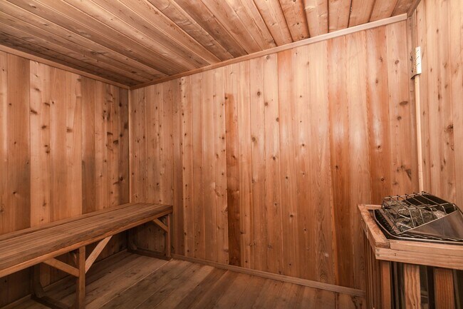 Building Photo - Direct ocean front 1 bed, 1 bath, covered parking, extra parking stall available for rent