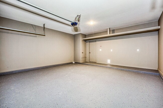 Building Photo - Beautiful East side House 4 bed-2.5 baths, part of The Overlook Casa Club that includes Swimming ...