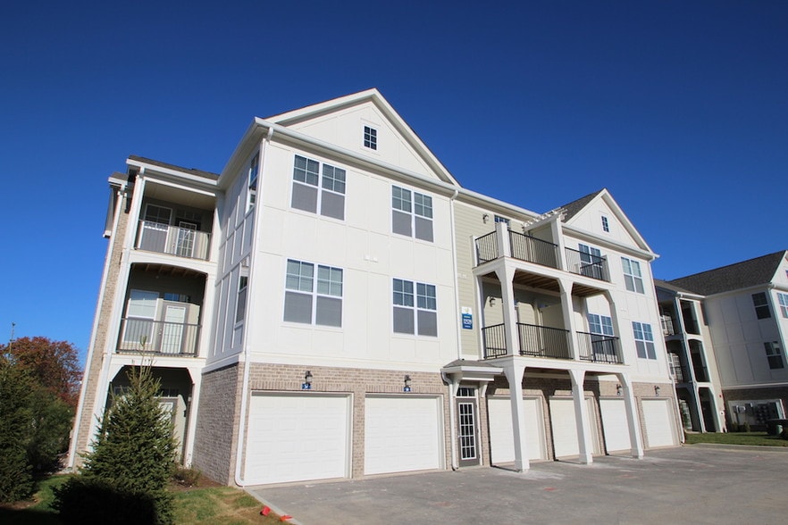 Lakeside Of Carmel Apartments In Apartment Finder